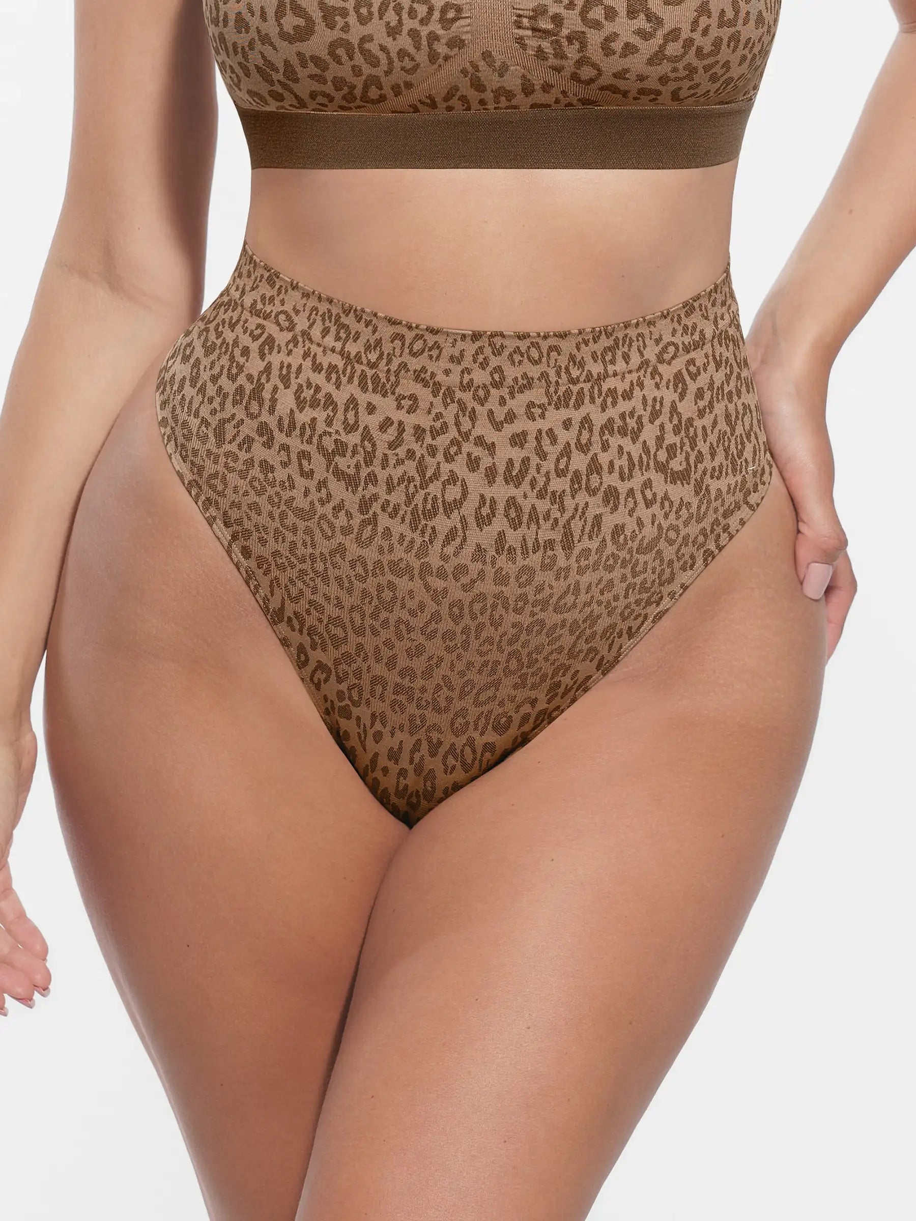 Tanga de cintura media con control de abdomen y estampado de leopardo Feelingirl